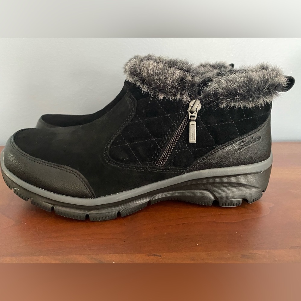 Womens Skechers boots-new in box